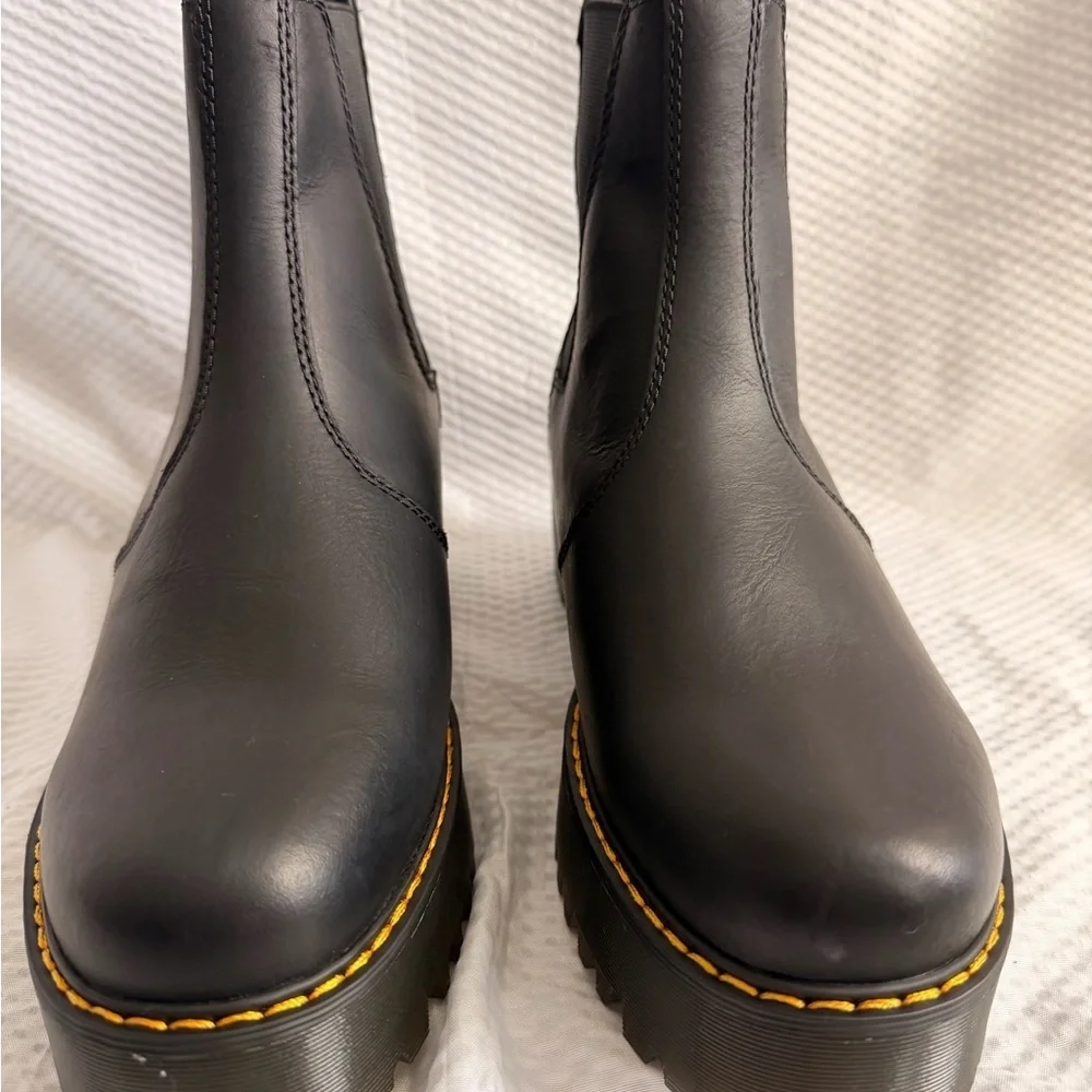 Dr. Martens Black Platform Ankle Chelsea Boots Women Size 10 NWOB